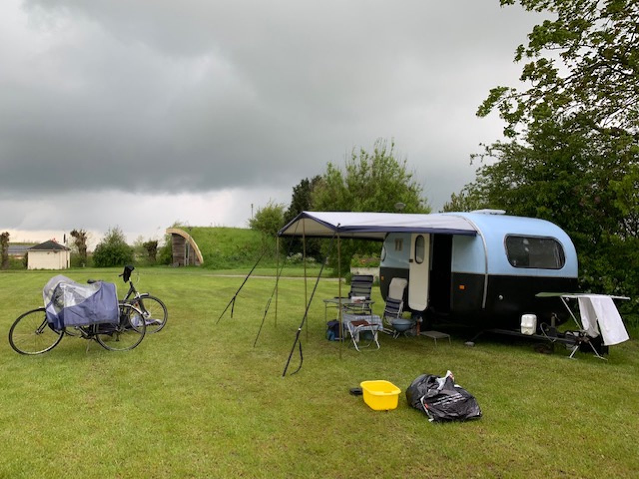 Camping Reitdiep bij donkere lucht